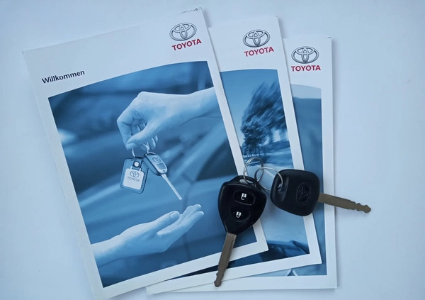 Toyota Auris cena 29900 przebieg: 129240, rok produkcji 2010 z Warta małe 596